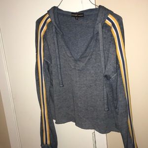 Sweater/V-neck hoodie !